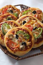 mini tuna pizza